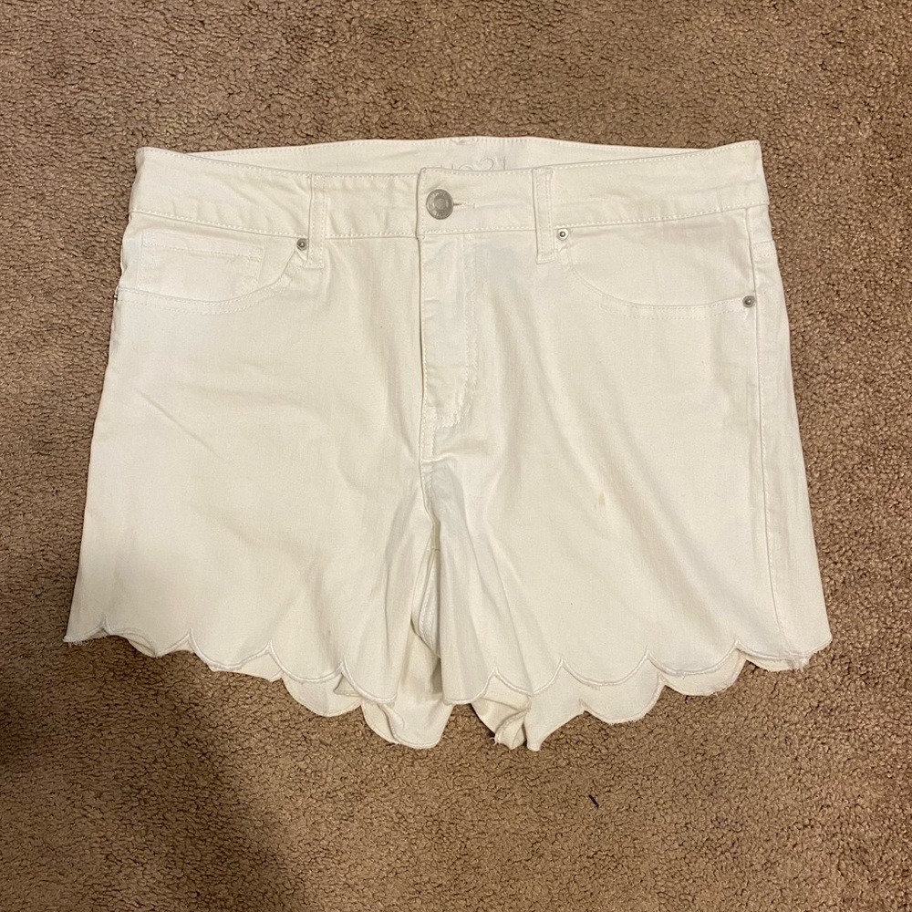 White scalloped denim shorts